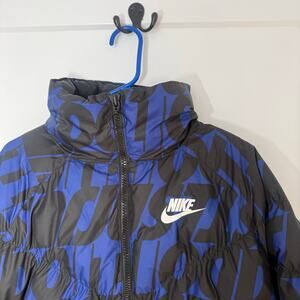 Nike Just Do It All Over Print Lightweight Puffer Jacket. Sportswear, Streetwear